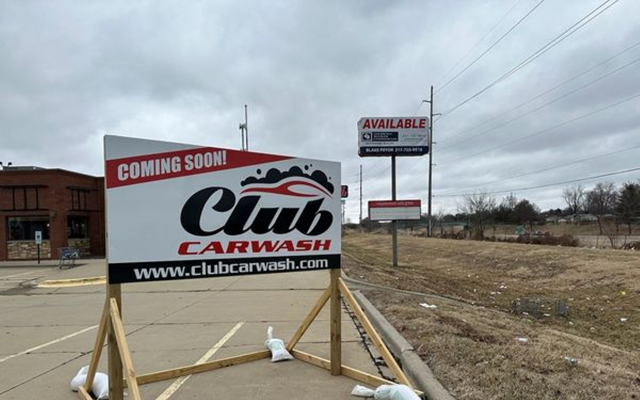 Former Applebee's property under contract to Club Car Wash