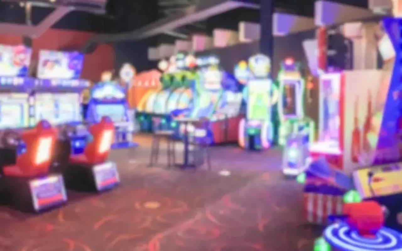 Image: Entertainment complex with food court under construction in Legacy Pointe