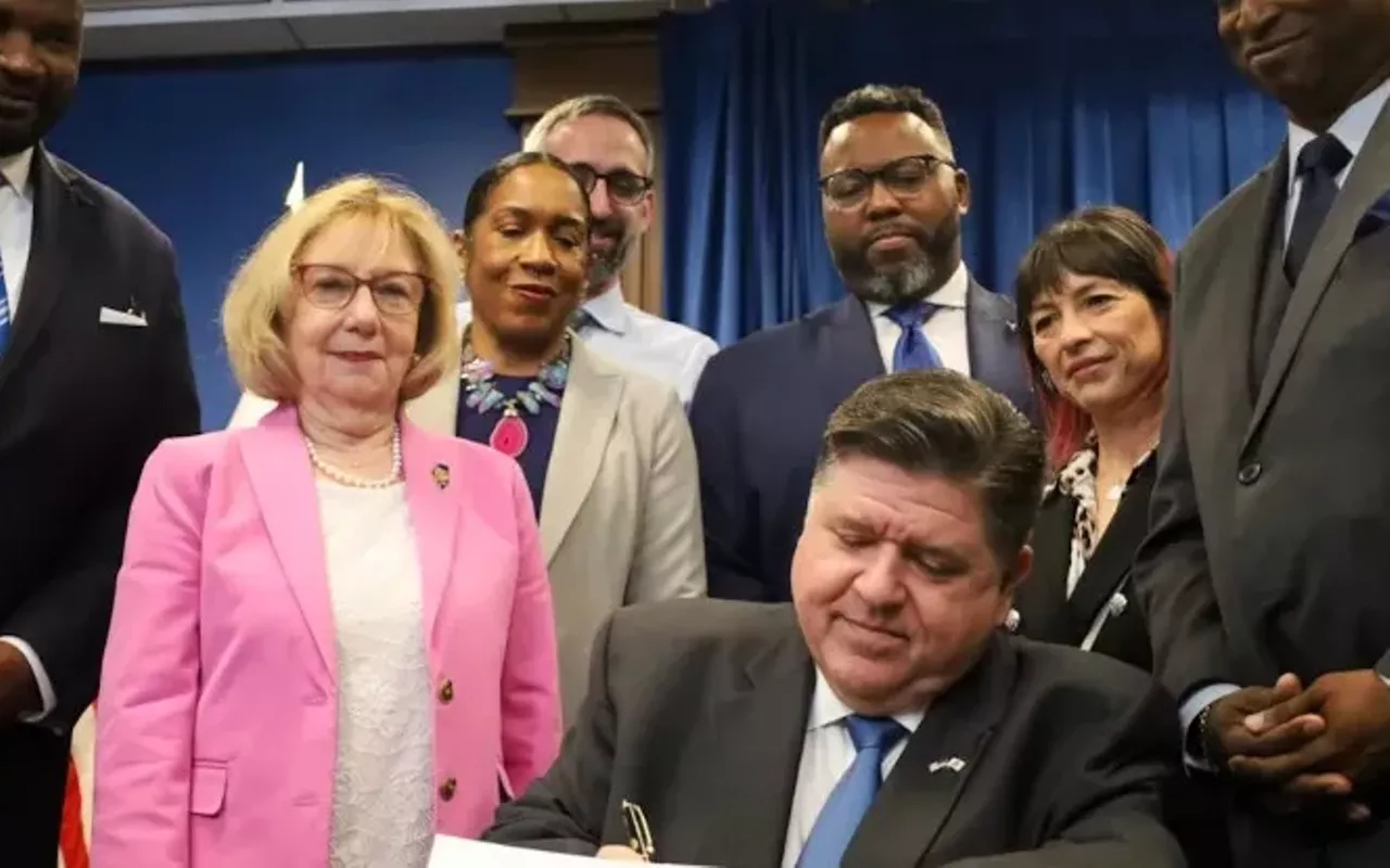 Image: Pritzker signs $55.1B state budget reliant on $700M of new taxes