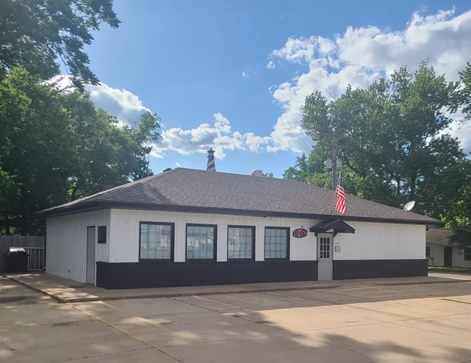 Fairgrounds Café opens on Peoria Road