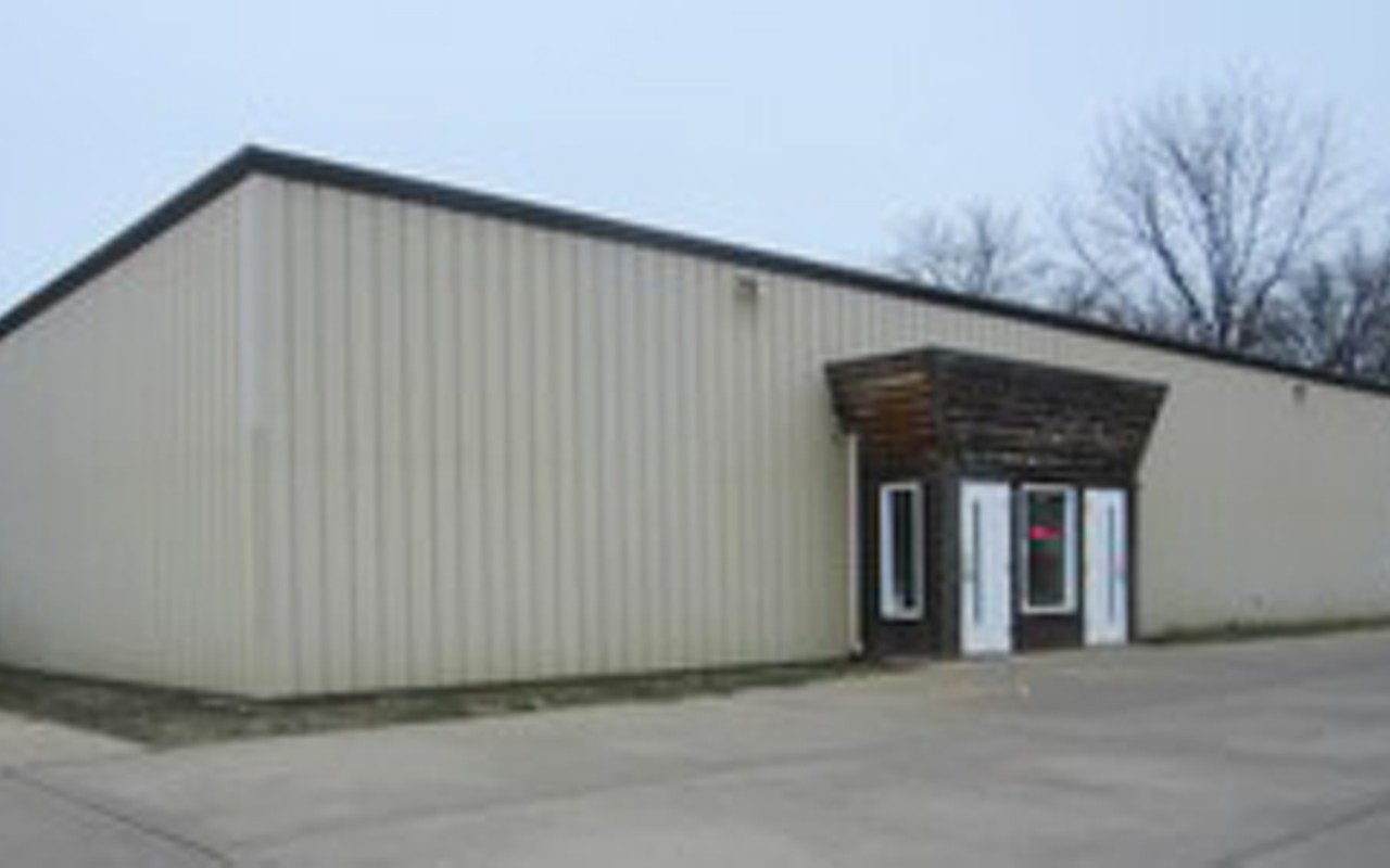 Visions by JDR is moving to N. Peoria Road building that formerly housed Fish Man Pet Center